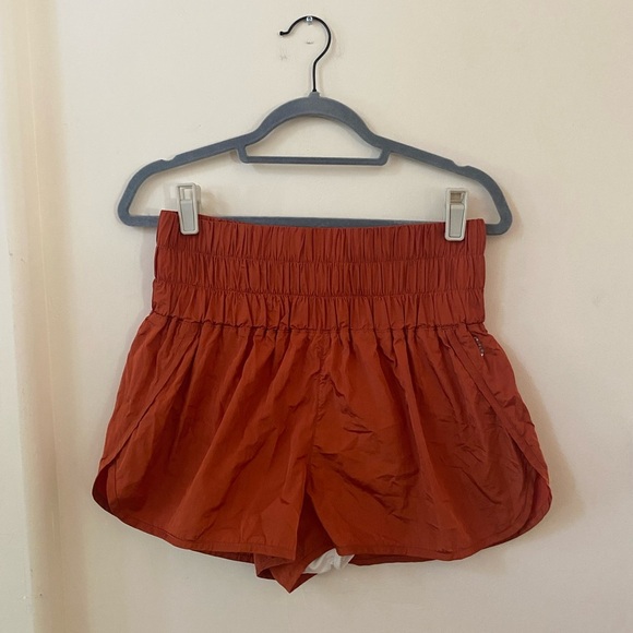 FREE PEOPLE MOVEMENT WOMENS CASUAL SHORTS HIGH WAISTED LINED WAY HOME RED EARTH - Picture 10 of 10